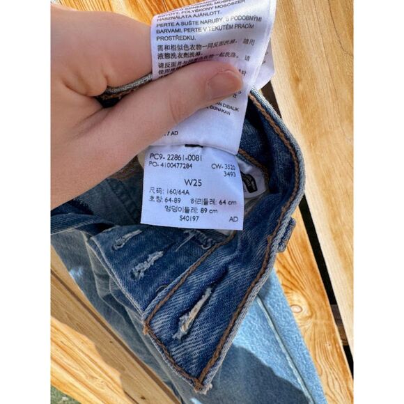 Levi's Premium Women's Dark Wash Quality Denim Paperbag Tapered Mom Jeans Sz 25 - Picture 4 of 6